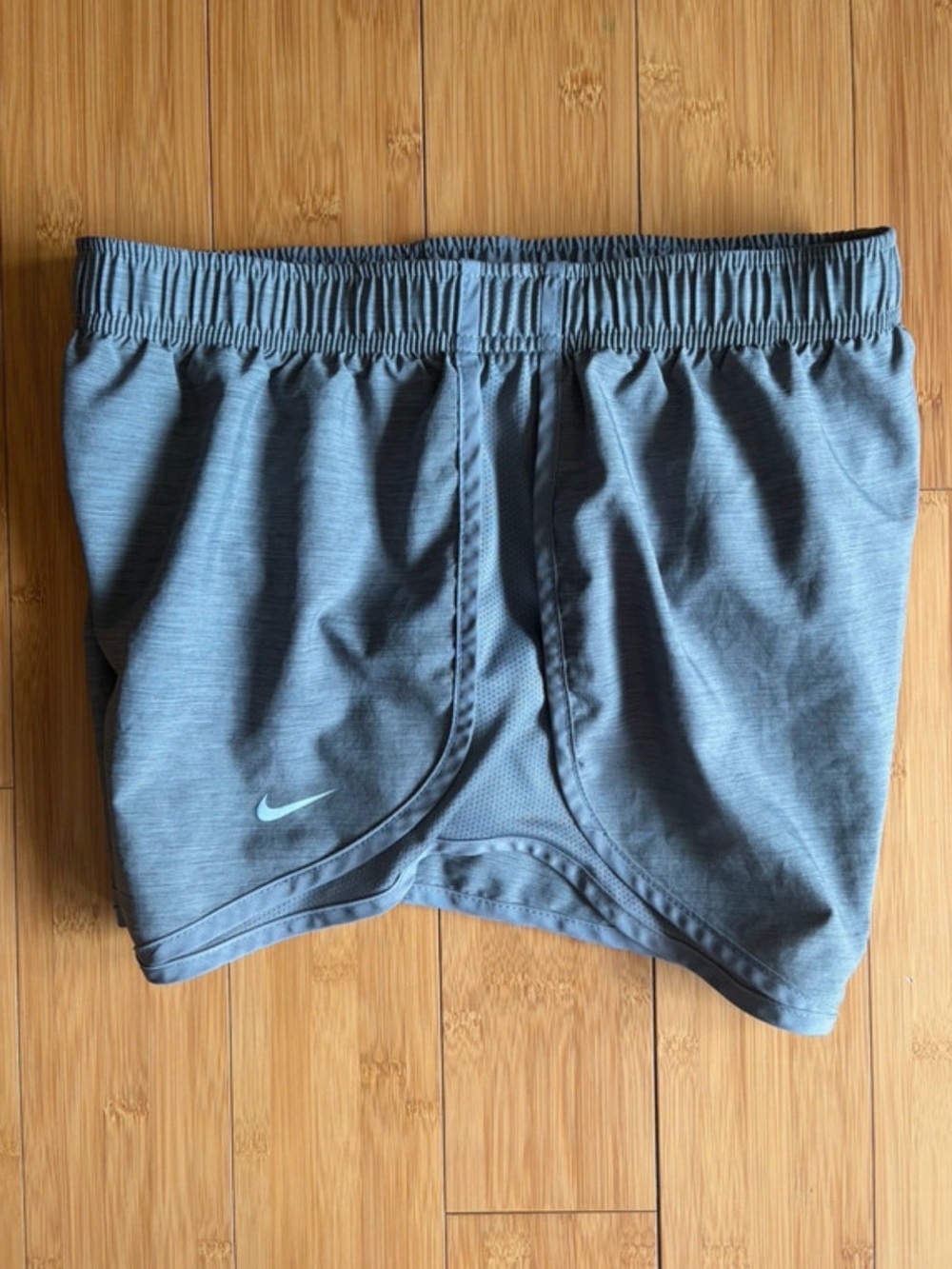✨$10✨Nike Womens Tempo Mid-Rise Dri-Fit Lined Running Shorts | Grey | Medium